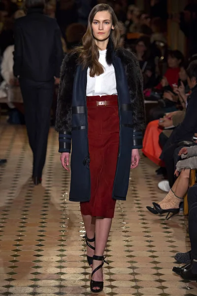 Look 18